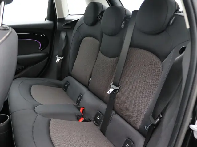 MINI 5-Deurs Cooper 2023 Benzine 8