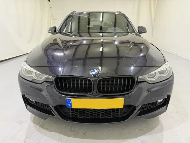 BMW 3 Serie Touring 318i M Sport Aut8 2019 Benzine 2