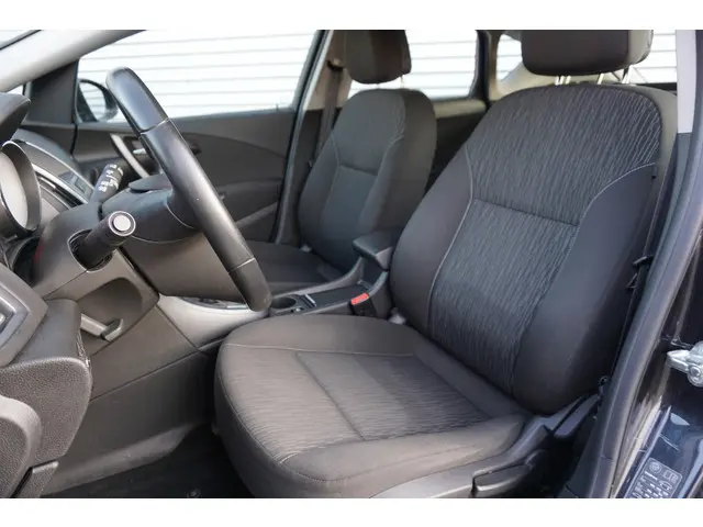 Opel Astra 1.4 Turbo Blitz 2015 Benzine 9