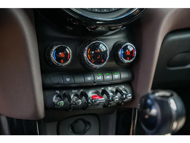 MINI Cooper Mini 1.5 D Chili 2014 Diesel 15