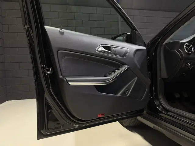 Mercedes-Benz GLA 180 d Prestige 2015 Diesel 12