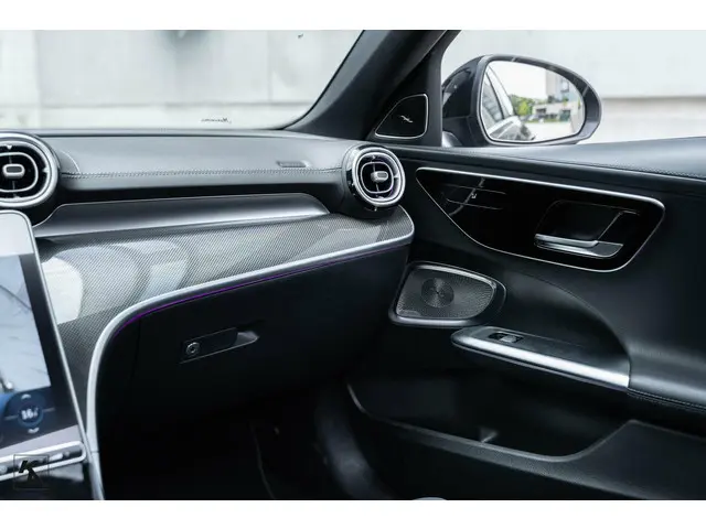 Mercedes-Benz C-Klasse 300 AMG Line 2021 Benzine 53