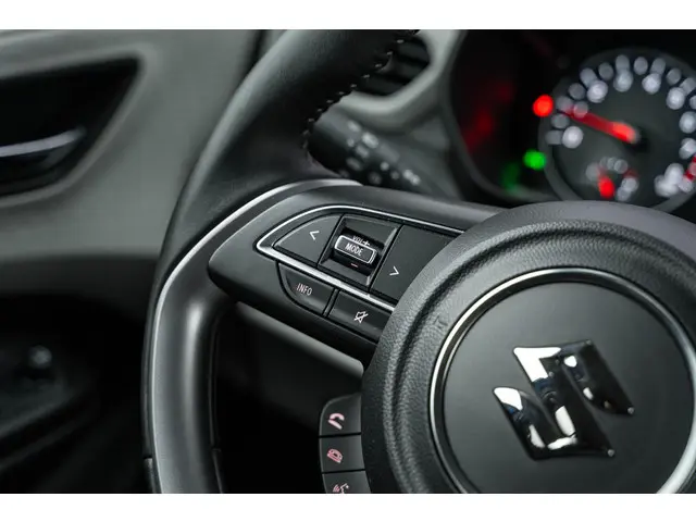 Suzuki Swift Smart Hybrid 1.2 Select 2025 Benzine 12