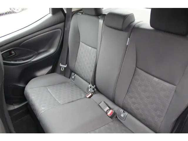 Toyota Yaris 1.5 Hybrid 115 Active 2024 Hybride Benzine 8