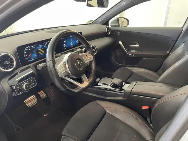 Mercedes-Benz A-Klasse 200 AMG-Line 2019 Benzine 11