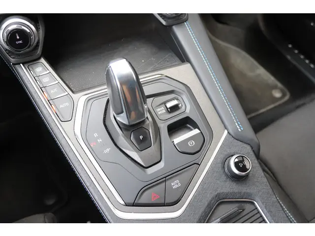 Lynk & Co 01 1.5 2022 Hybride Benzine 33