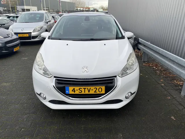 Peugeot 208 1.2 VTi Allure 2013 Benzine 7