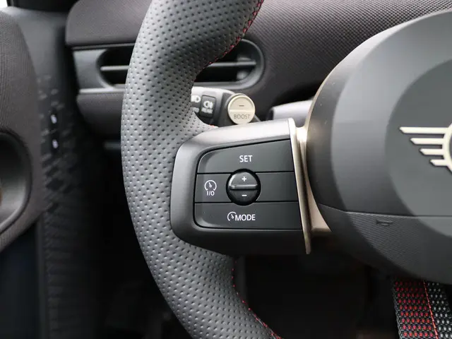 MINI 5-Deurs Cooper C 2025 Benzine 15