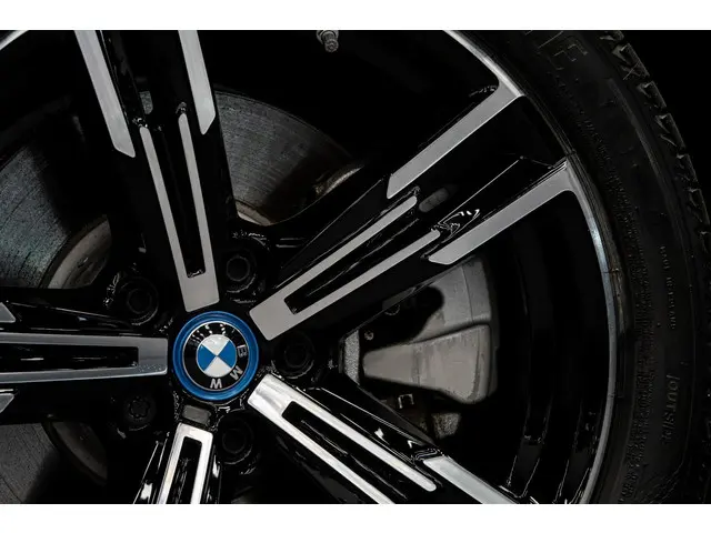 BMW 3 Serie 330e 2024 Hybride Benzine 8
