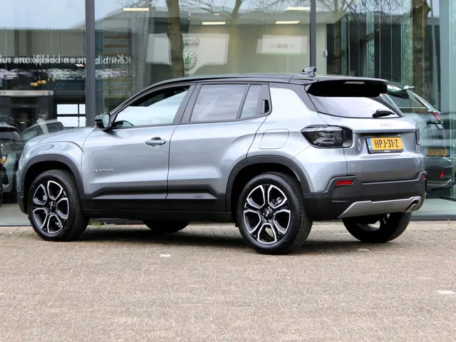 Jeep Avenger 1.2 e-Hybrid Summit 2025 Hybride Benzine 2