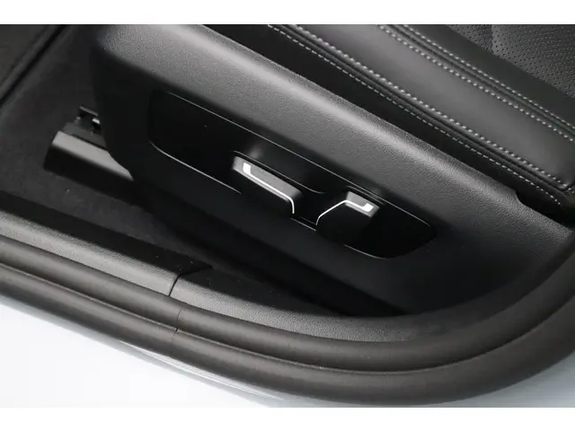 BMW 5 Serie Sedan 530e 2024 Hybride Benzine 12