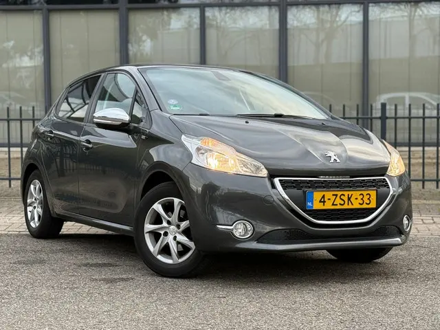 Peugeot 208 1.2 PureTech I Lees text! 2015 Benzine 8