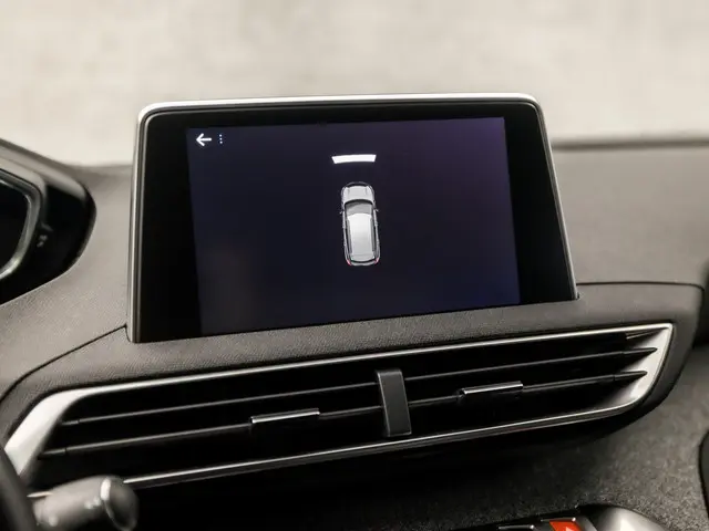 Peugeot 3008 1.2 PureTech Allure Sport 2019 Benzine 24