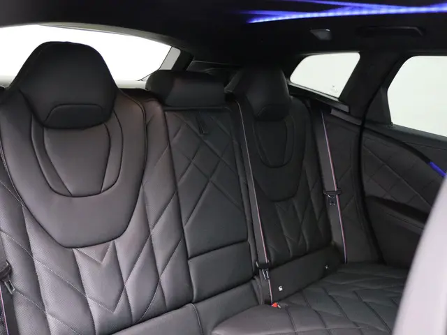 BMW XM 50e 2025 Hybride Benzine 32