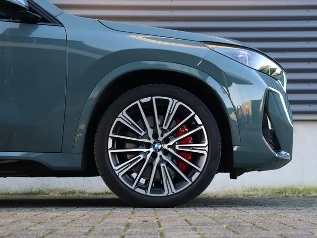 BMW X1 xDrive25e 2025 Hybride Benzine 6