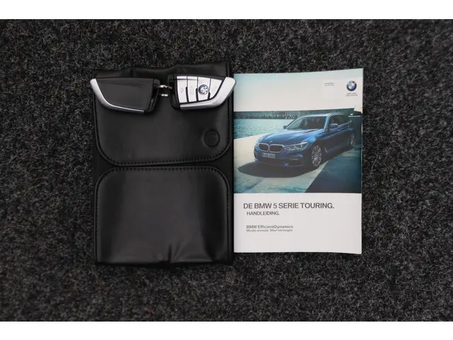 BMW 5 Serie Touring 520i High Executive 2018 Benzine 58