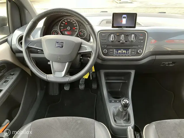 SEAT Mii by Mango. Navi, PDC, Allseason banden 2015 Benzine 6