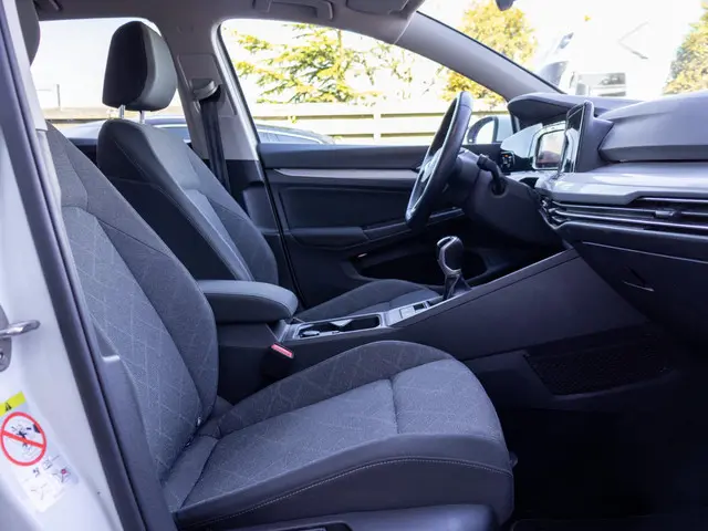 Volkswagen Golf 1.5 TSI Life 2020 Benzine 13