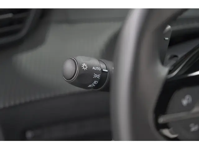 Peugeot 2008 1.2 Hybrid 136 Style 2025 Hybride Benzine 32