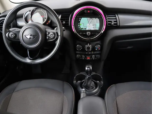 MINI Cooper | BOVAG-garantie 2018 Benzine 3