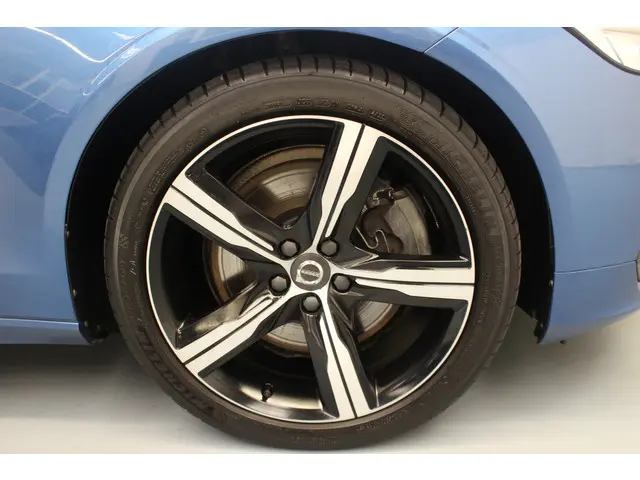 Volvo V90 T4 190pk R-Design 2018 Benzine 47