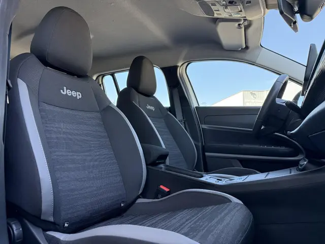 Jeep Avenger Longitude 54 kWh Aut. 2024 Elektrisch 12