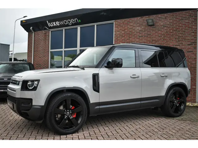 Land Rover Defender 110 3.0 D250 2023 Diesel 32