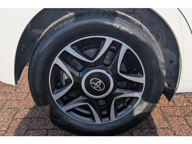 Toyota Yaris 1.5 VVT-i Design Red 2020 Benzine 5