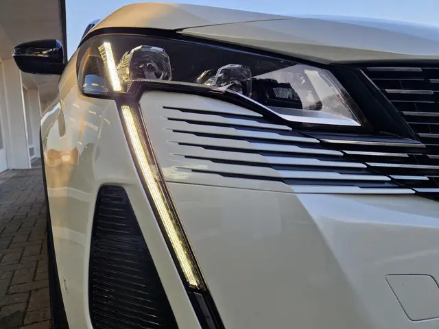 Peugeot 3008 1.6 HYbrid 225 GT 2022 Hybride Benzine 27