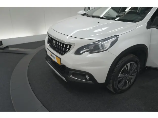 Peugeot 2008 PureTech 130 Allure 2019 Benzine 18