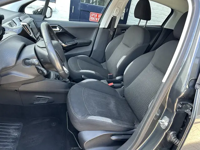 Peugeot 208 1.2 82 PK Allure 2016 Benzine 22