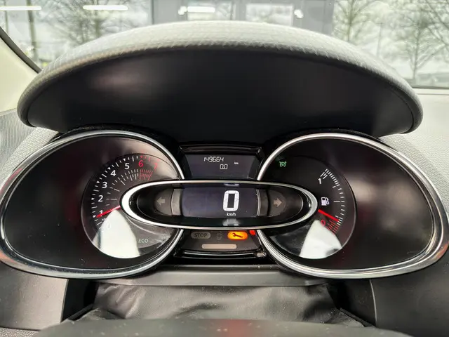 Renault Clio Estate 0.9 TCe Limited 2019 Benzine 22