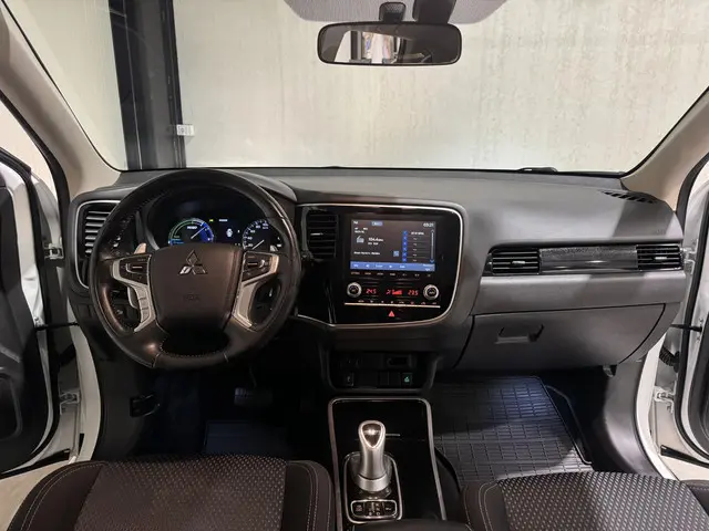 Mitsubishi Outlander 3