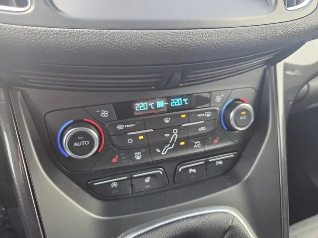 Ford C-MAX 1.5 Titanium 2015 Benzine 18