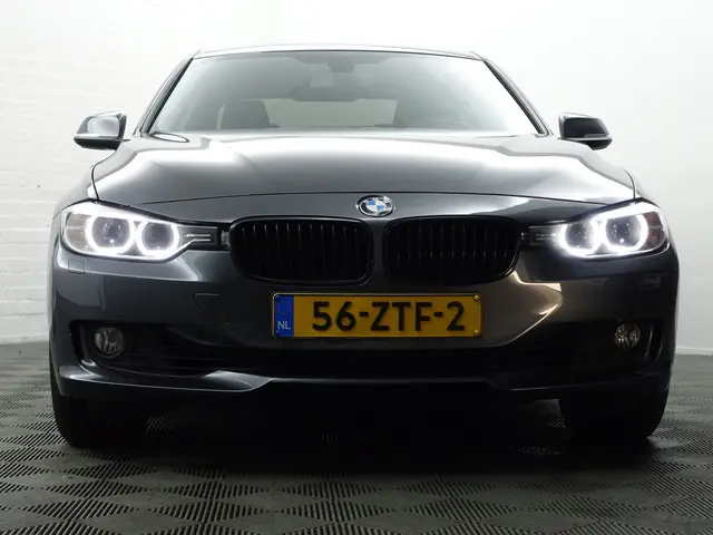 BMW 3 Serie 328i High Executive Aut- 2013 Benzine 29