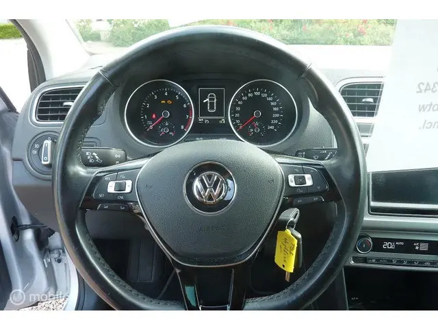Volkswagen Polo 1.2 TSI Highline met trekhaak 2015 Benzine 5