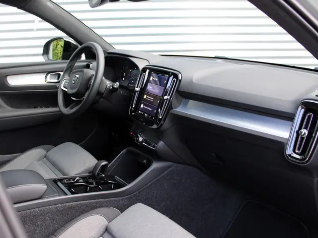 Volvo XC40 2.0 B4 Plus Dark 2024 Benzine 16
