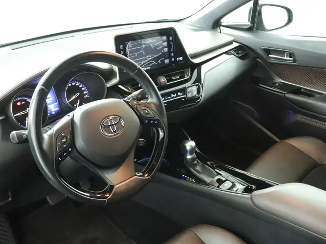 Toyota C-HR 1.8 Hybrid Executive 2017 Hybride Benzine 65