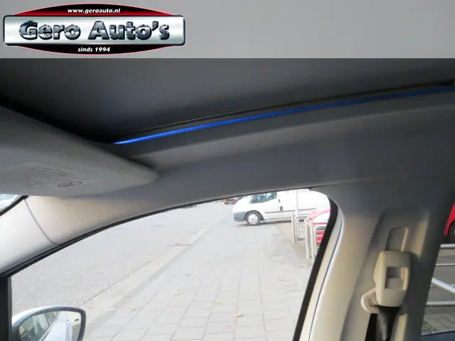 Peugeot 208 1.2 VTi Allure panorama dak 2012 Benzine 6