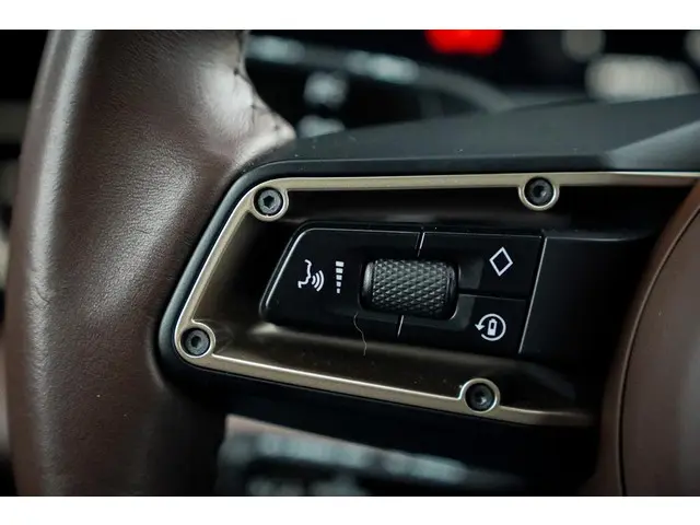 Porsche Taycan 79 kWh 2021 Elektrisch 47