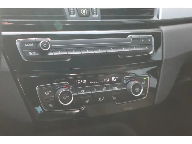 BMW X1 sDrive18i High Executive 2019 Benzine 28