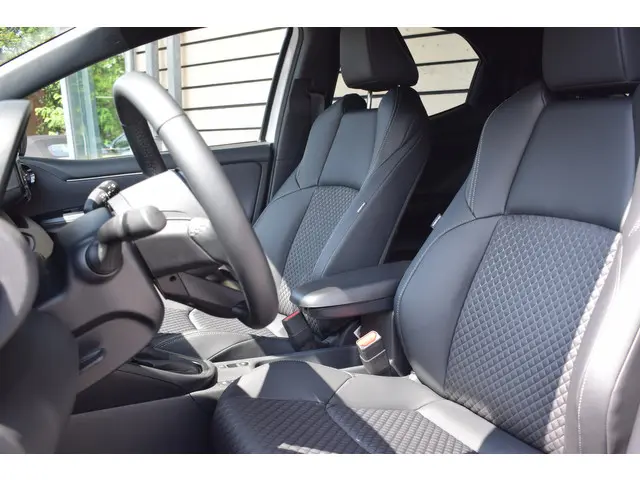Mazda 2 Hybrid 1.5 Homura 2024 Hybride Benzine 11
