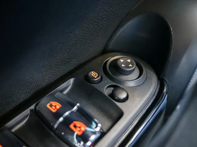 MINI 5-Deurs Cooper Aut. 2023 Benzine 32