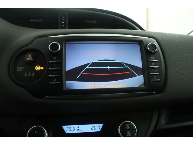 Toyota Yaris 1.5 Hybrid Energy 2018 Hybride Benzine 9