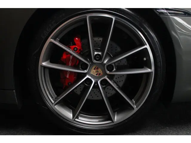 Porsche 911 3.0 4 Targa 2022 Benzine 19