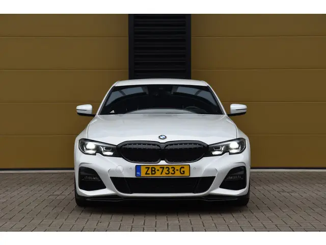 BMW 3 Serie 320i Executive Edition 2019 Benzine 5