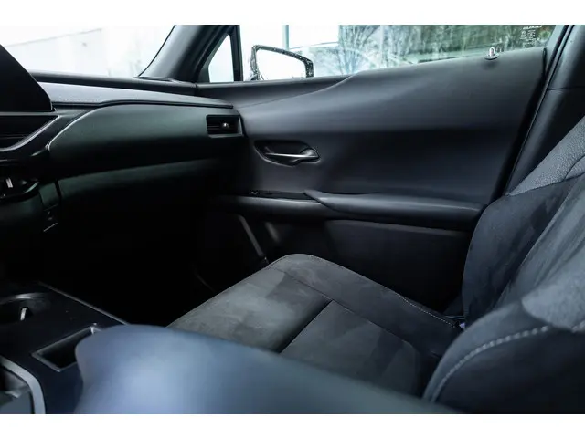 Lexus UX 250h Business Line 2022 Hybride Benzine 29