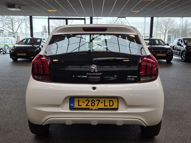 Peugeot 108 1.0 e-VTi Active 2021 Benzine 4
