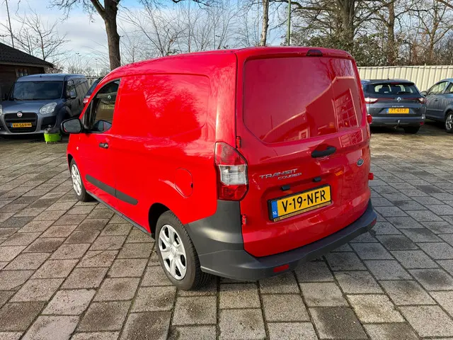 Ford Transit Courier 1.0 Trend EcoBoost S&S 2022 Benzine 2