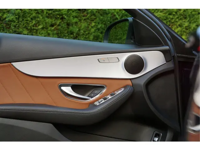 Mercedes-Benz C-Klasse C 180 AMG line 2020 Benzine 22